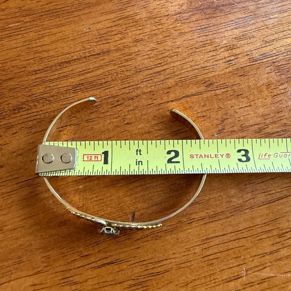 Vintage Cuff Gold Tone Bracelet Unbranded Filigree Art Deco Blue No Markings. - Picture 8 of 10